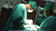 Chlapec sa narodil s ôsmimi končatinami. Ruky a nohy mu vyrastali z panvy