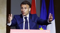 Ak bude Rusko odmietať prímerie, treba rázne zakročiť, vyhlásil Macron