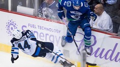 Černák si pripísal prvý bod v NHL, asistoval aj Jaroš