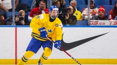 Mladému Švédovi veštia v NHL hviezdnu budúcnosť. Na ZOH bude najmladším hráčom