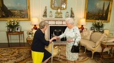 Theresa Mayová je novou britskou premiérkou, prijala poverenie