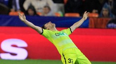 Arsenal utiekol hrobárovi z lopaty. Stále živí nádej na postup