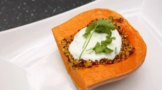 Pečená tekvica s quinoa a bylinami