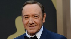 Na Kevina Spaceyho sa to valí z každej strany. Na krku má už 20 obvinení