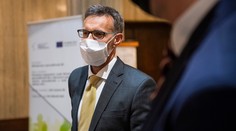 Vrcholového manažéra spoločnosti D4R7 Michaela Heerdta budú stíhať na slobode