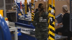 Pošta zažíva predvianočný nápor. Minister Ráž sľúbil, že zásielky objednané do tohto dátumu stihnú doručiť včas