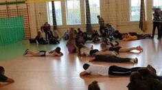 Riaditeľka školy zariadila „cvičný“ teroristický útok. Deti plakali, jeden žiak vyskočil z okna