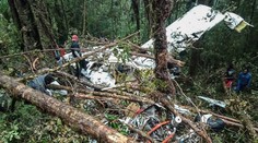 Zázraky sa občas dejú! Z deviatich ľudí na palube prežil pád lietadla iba 12-ročný chlapec