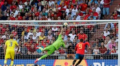 Španieli zlomili švédsky odpor až v druhom dejstve, Česi si doma poradili s Čiernohorcami