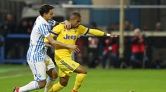 Neapol má šancu dotiahnuť sa, Juventus zaváhal so Spalom