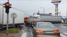 Toto je moment, ktorý vytvára zápchy: Polícia za to môže dávať pokuty, zatiaľ to ale nerieši