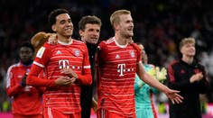 Bayern v gólovo bohatom šlágri kola zdolal Borussiu. Union Berlín si poistil tretiu priečku