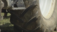 Obrovská tragédia na Záhorí: Otec prešiel dvojročného syna traktorom