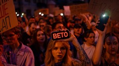 Tisíce Ukrajincov vyšli do ulíc. Protestujú proti spornému zákonu, Zelenského vyzvali na jeho vetovanie