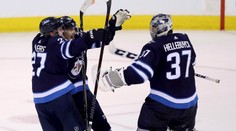 Sekera asistoval pri prehre Edmontonu, Winnipeg postúpil do play off