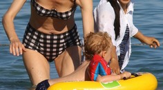 Konečne topmodelka, ktorá sa za strie po pôrodoch nehanbí