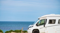 Šoférujete v žabkách alebo bez trička? V tejto dovolenkovej destinácii vám za to hrozí pokuta