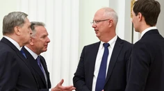 Rokovania o ukončení vojny na Ukrajine budú pokračovať v stredu, oznámil Kremeľ