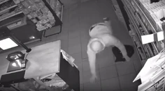 VIDEO: Páchateľ kradol poštvornožky. Kamery zachytili bizarné vlámanie v bratislavskom supermarkete
