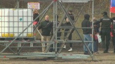 Ľudia zablokovali cestu policajnej kolóne vládnych činiteľov v Šuranoch