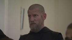 Mních vás dostane svojím talentom. Spieva ako "malý Boh"