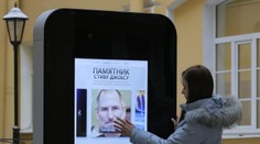 V Petrohrade odstránili sochu iPhonu, dôvodom je homosexualita šéfa Apple