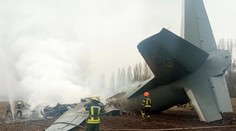 Ukrajinské vojenské lietadlo so 14 ľuďmi na palube sa zrútilo pri Kyjeve