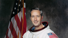 NASA smúti. Zomrel významný astronaut James McDivitt, veliteľ misie Apollo 9