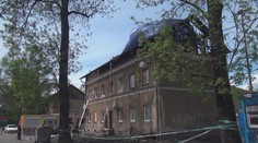 Nočná dráma v Žiline. Pred polnocou začal horieť bytový dom, ľudí evakuovali polonahých