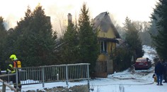 Veľký požiar domu na východe Slovenska. Muža uväzneného v plameňoch sa zachrániť nepodarilo