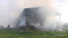 Senník v Litave vyhorel do tla, zničil ho veľký požiar