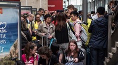 Stovky ľudí uviazli vo vlakoch, keď sa migranti snažili dostať cez eurotunel