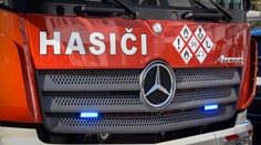 V obci Výborná horeli drevené obydlia, niekoľko ľudí zrejme príde o strechu nad hlavou