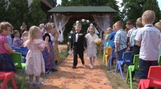 Rozkošné zlatíčka! Škôlkarov zosobášili so všetkým, čo k tomu patrí