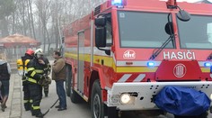 V Lúči na Ostrove horel rodinný dom. Jedna osoba sa udusila