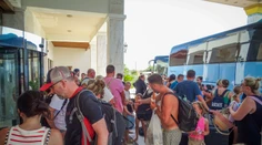 Najväčšia evakuácia v dejinách Grécka. Pred plameňmi utekali aj Slováci