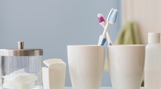 Vaša zubná kefka môže byť útočiskom baktérií. Ako ju udržať čistú?