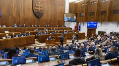 Poslanci by mali pokračovať v rokovaní o konsolidačnom balíku do polnoci