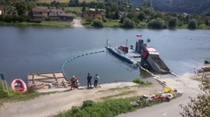 Kuriózna nehoda pod Strečnom. Tatrovka sa prepadla do Váhu