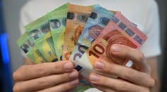 Slovákom prišli nižšie výplaty. Stratili sme desiatky eur, takto to vyzerá na účtoch (TABUĽKA)