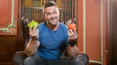 Chris Powell nie je len výborný tréner: Toto dokáže na podpätkoch