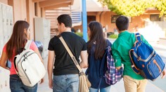 Až tretina mladých v únii nemá ani na kino. Ako sú na tom Slováci?