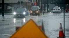 „Cyklónová bomba“ v Kalifornii: Po mesiacoch sucha sužujú obyvateľov záplavy a zosuvy pôdy