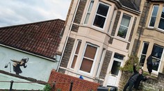 Banksy sa prihlásil k ďalšiemu dielu. Z majiteľky domu, na ktorom vzniklo, je milionárka