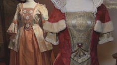 Rozprávková výstava na Trenčianskom hrade. Oživujú princezné a ich filmové šaty