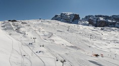 Populárne lyžiarske stredisko nezvláda nápor turistov. Veľkú časť ľudí otáča rovno domov