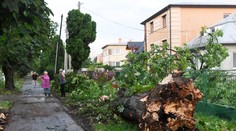 FOTO: Desiatky domov sú po búrkach neobývateľné. Vo viacerých obciach na východe Slovenska platí mimoriadna situácia