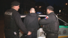 Dievča, ktoré bodol, sa bojí o život. Z väzby ho prepustili pre chybu a na pojednávanie teraz neprišiel