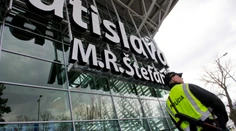 Čínske lietadlo môže pristáť na Slovensku, ak posádka zostane na palube, odkázal Pellegrini