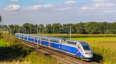 Vlak zrazil vo Francúzsku migrantov ležiacich na trati. Traja ľudia zahynuli